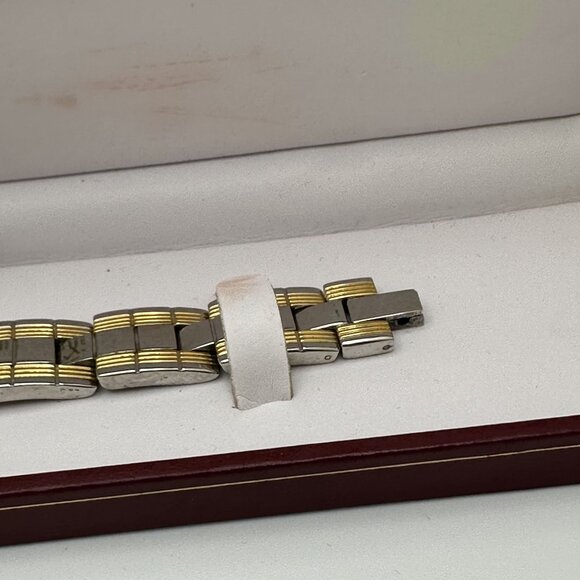 Anne Klein Two-Tone Womens Wristwatch With Silver/Gold Bracelet Band In Original - Picture 3 of 8
